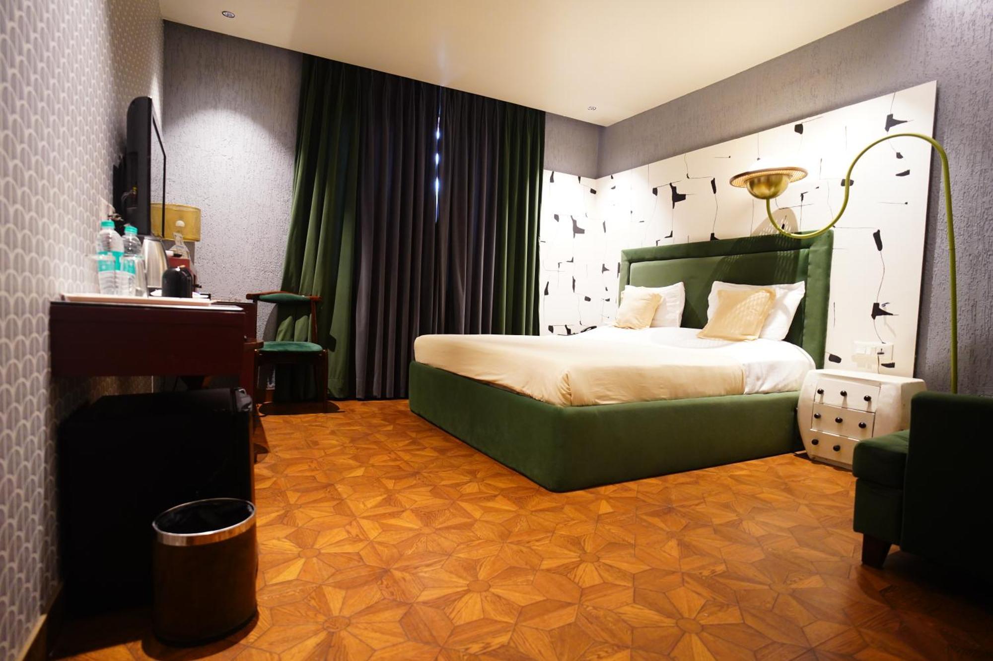 The Grand Vikalp By Saga Hotels Neu-Delhi Exterior foto