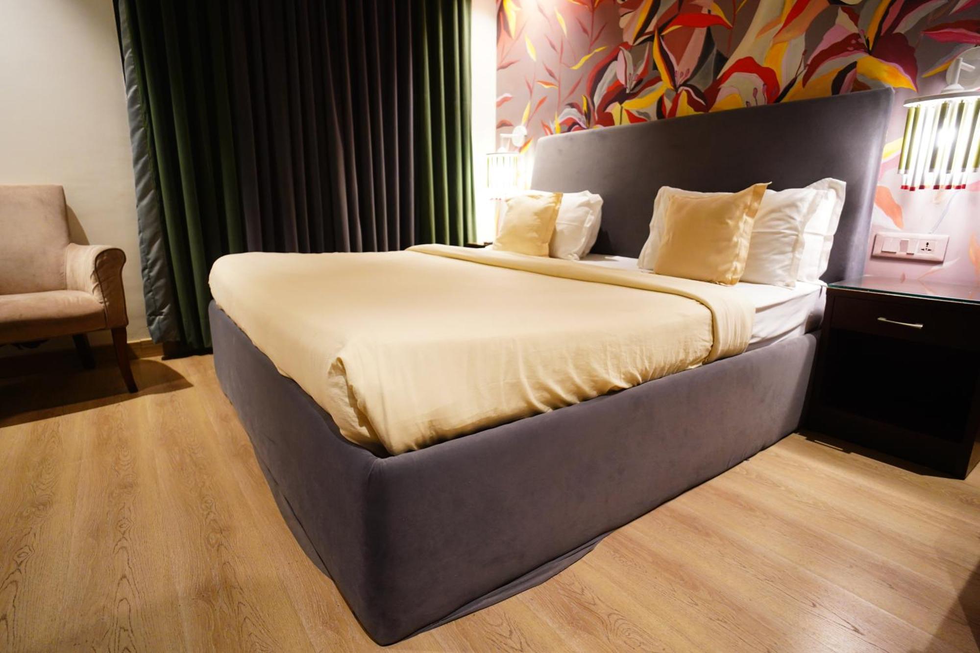 The Grand Vikalp By Saga Hotels Neu-Delhi Exterior foto